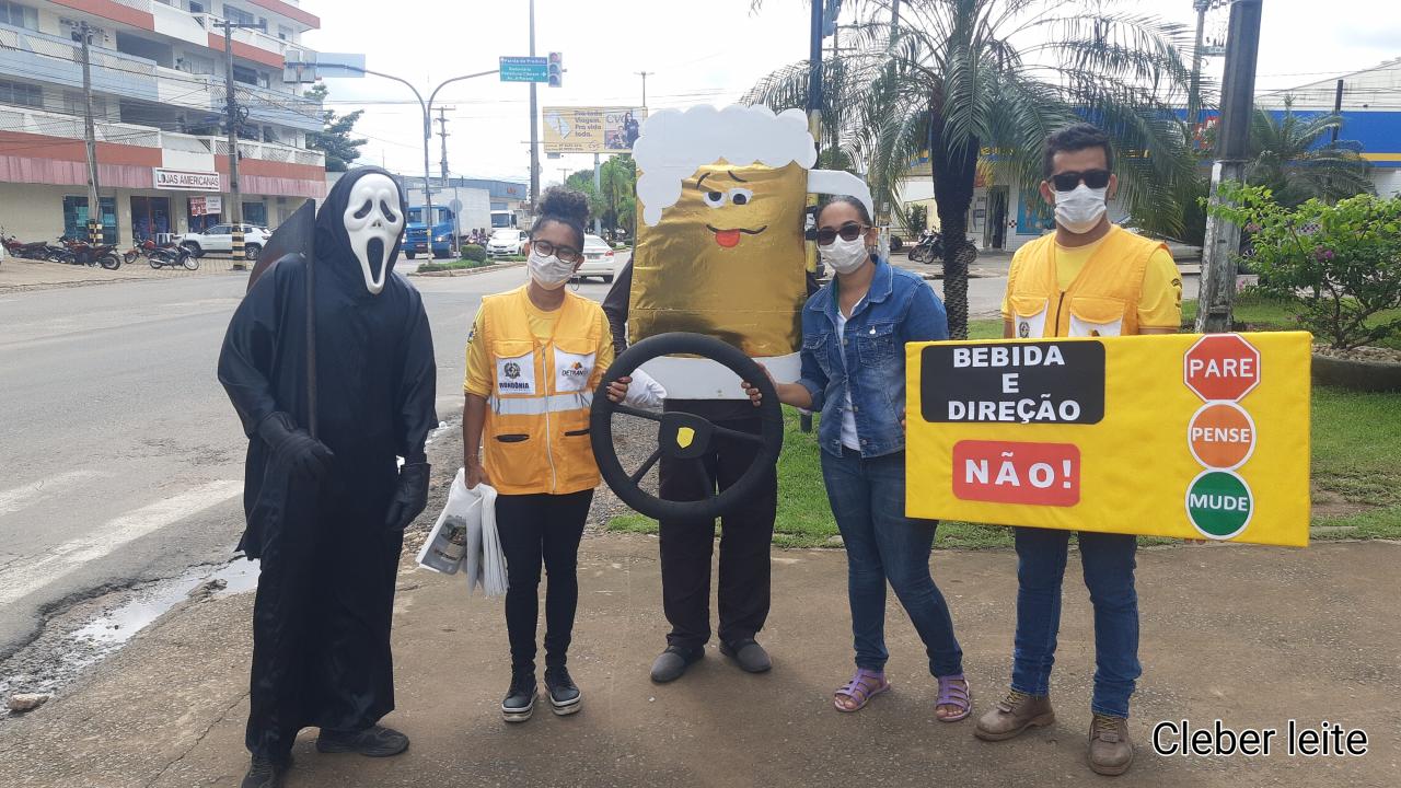 Criatividade na blitz educativa promovida pelo detran em Ji-Paraná