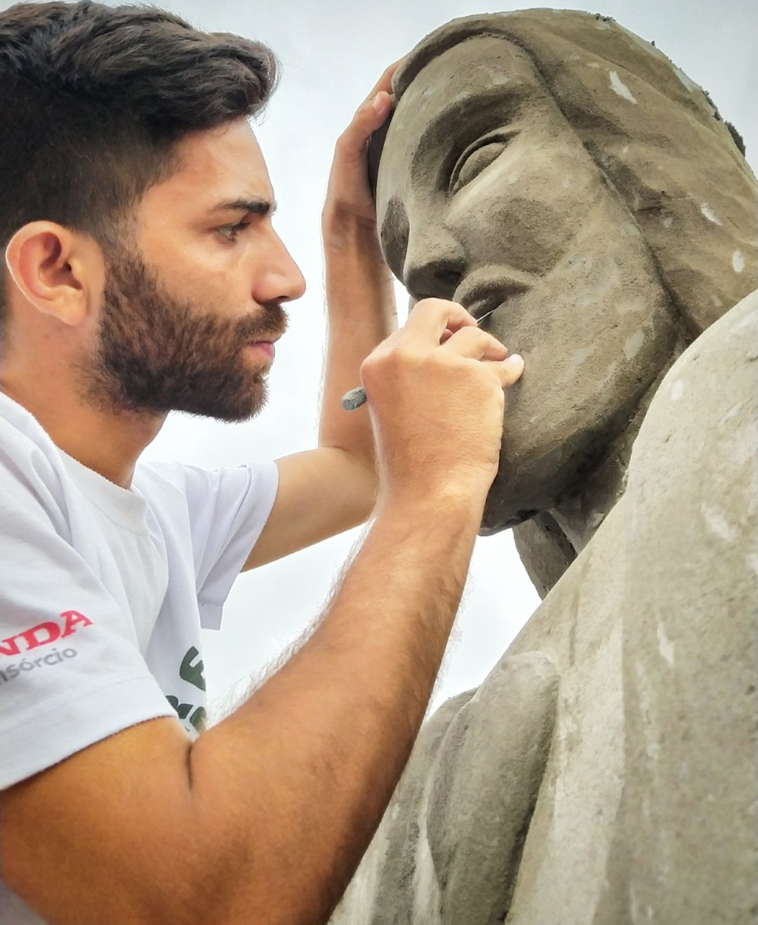Jovem escultor, lindas obras (FOTOS)