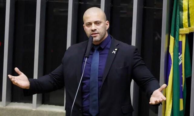 Bolsonaro concede perdão presidencial ao deputado Daniel Silveira, que se livra da prisão após decisão do STF