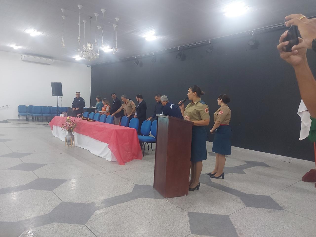 Bombeiros recebem graduação de sargento (FOTOS)