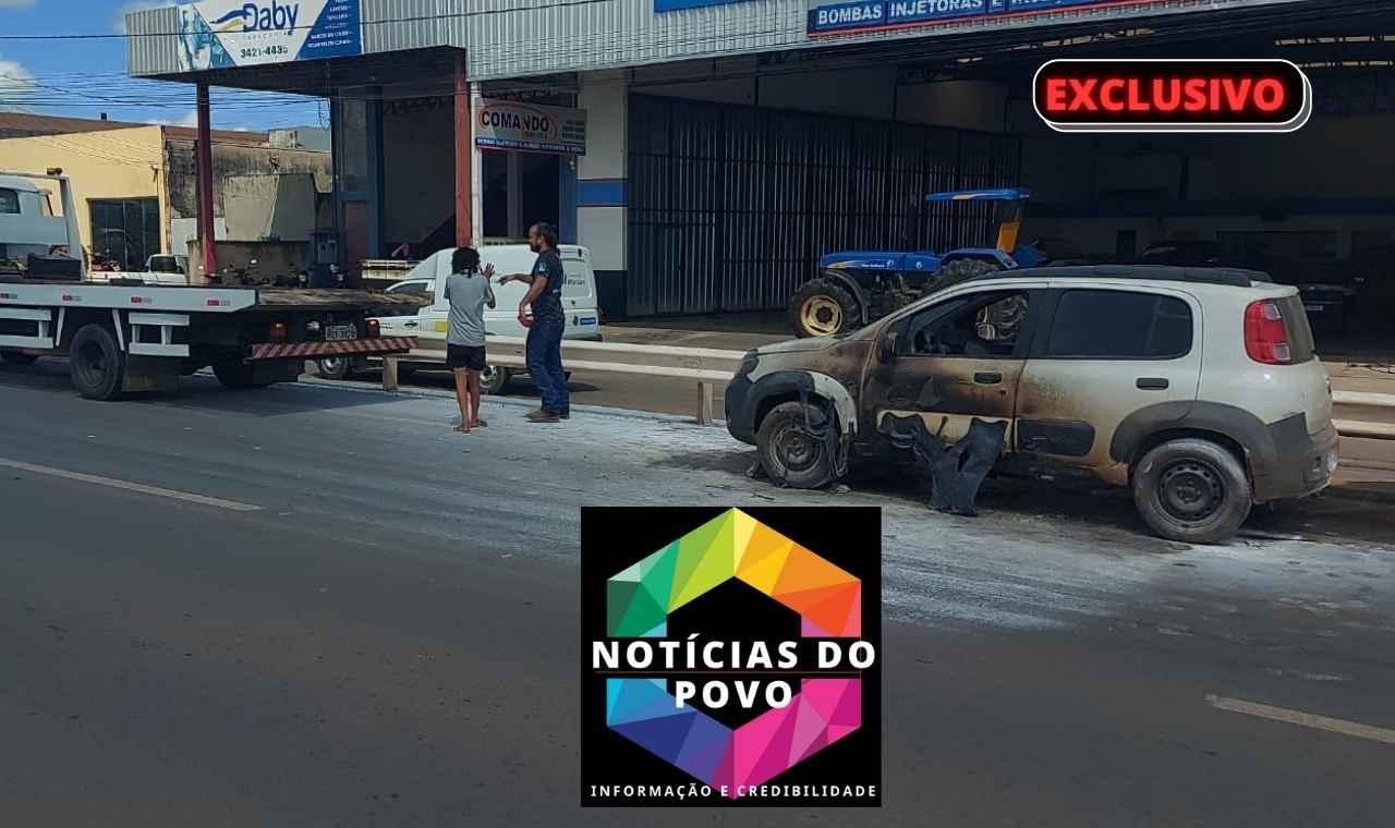 Exclusivo! Ji-Paraná: Carro pega fogo, e incêndio é controlado por empresários. (FOTOS)
