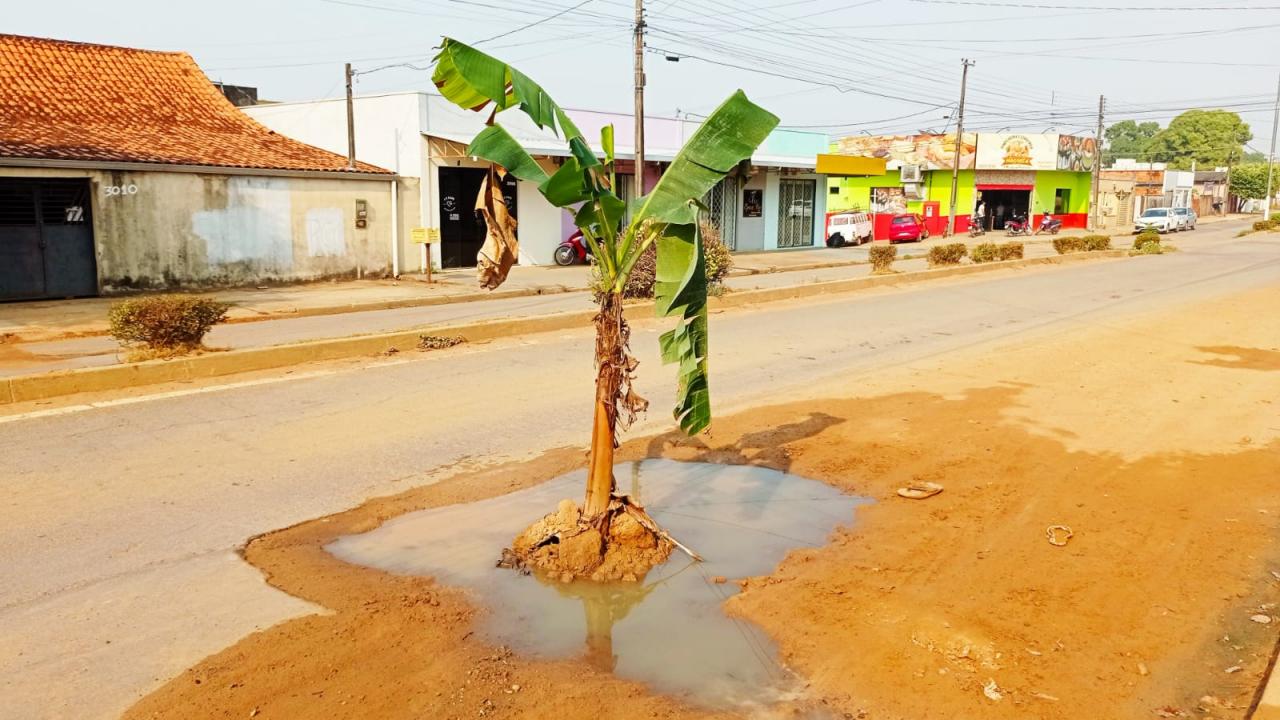 BURACO ENCOMODA MORADORES DE JI-PARANÁ