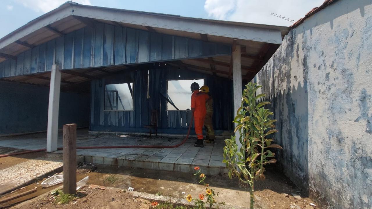 Ji-Paraná: Proprietário coloca fogo em sua própria residência!