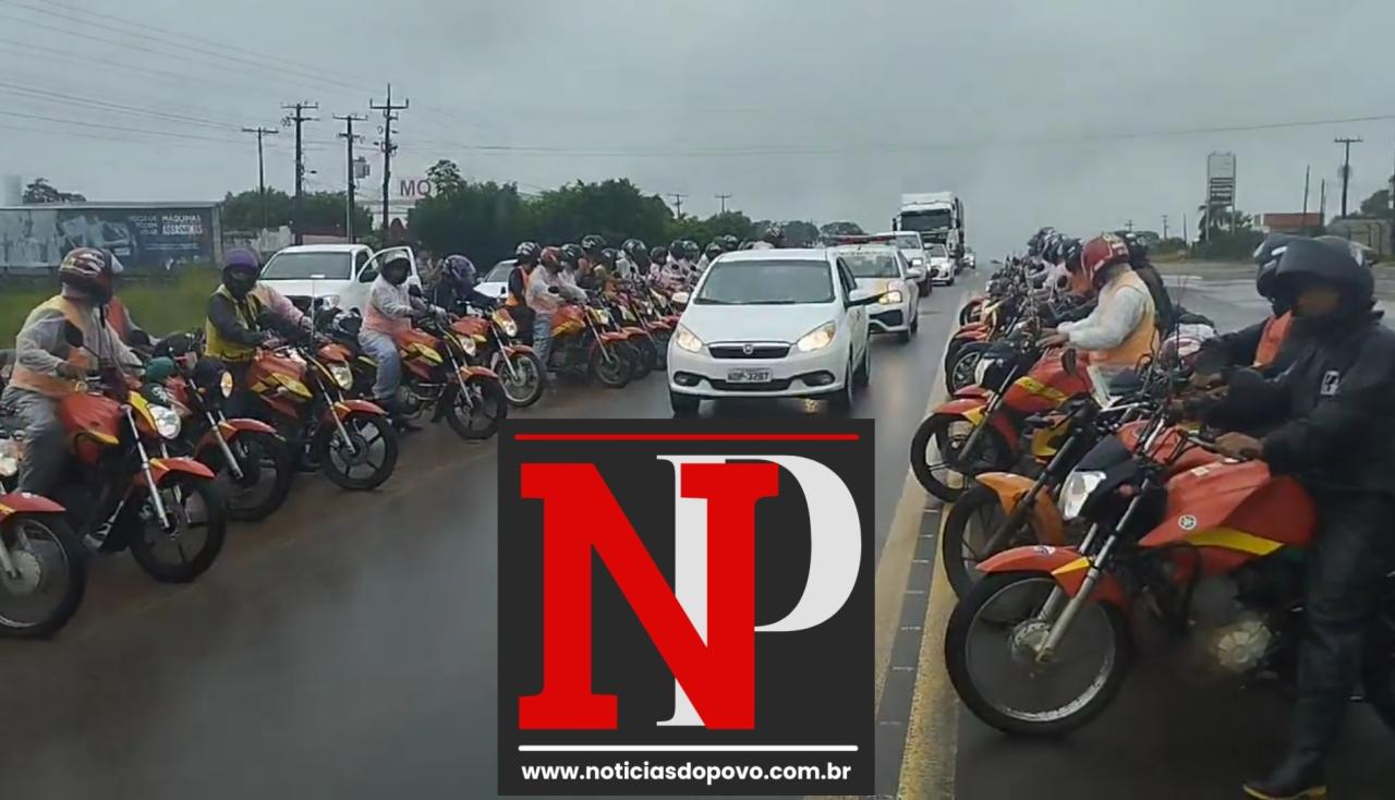 Mototaxistas prestam utima homenagem,  ao mototaxista morto em acidente.