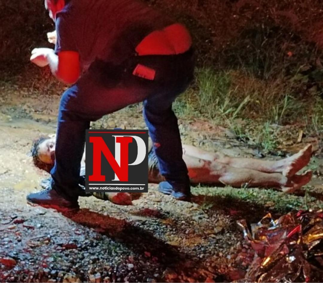 Homem é morto a tiros .