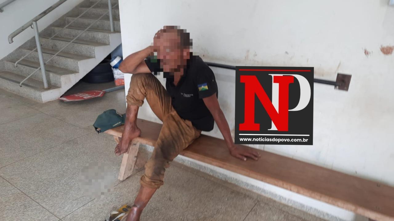 Homem surta, e ataca com facão ;