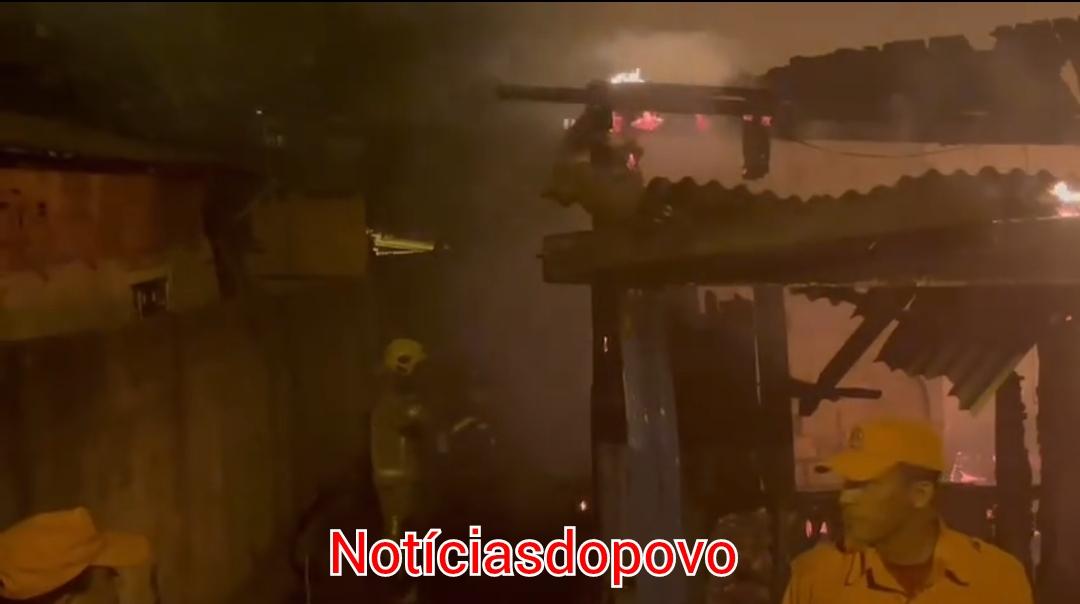Casa em jaru ,é incendiada com mãe e filha dentro .