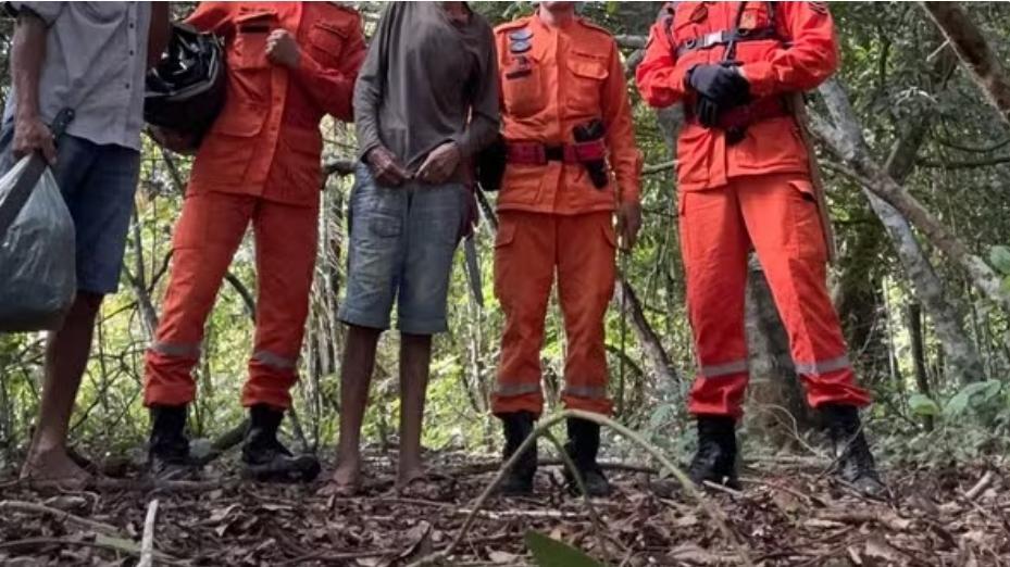 Idoso passa 14 dias perdido em mata.