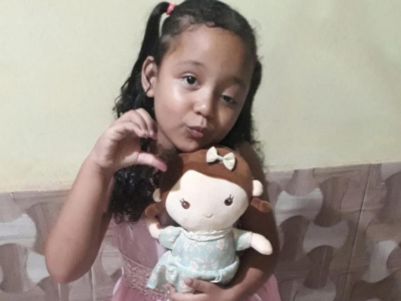 Emanuelly Victoria Santos
