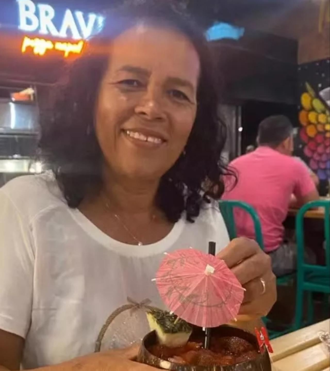 Mulher é baleada e morre