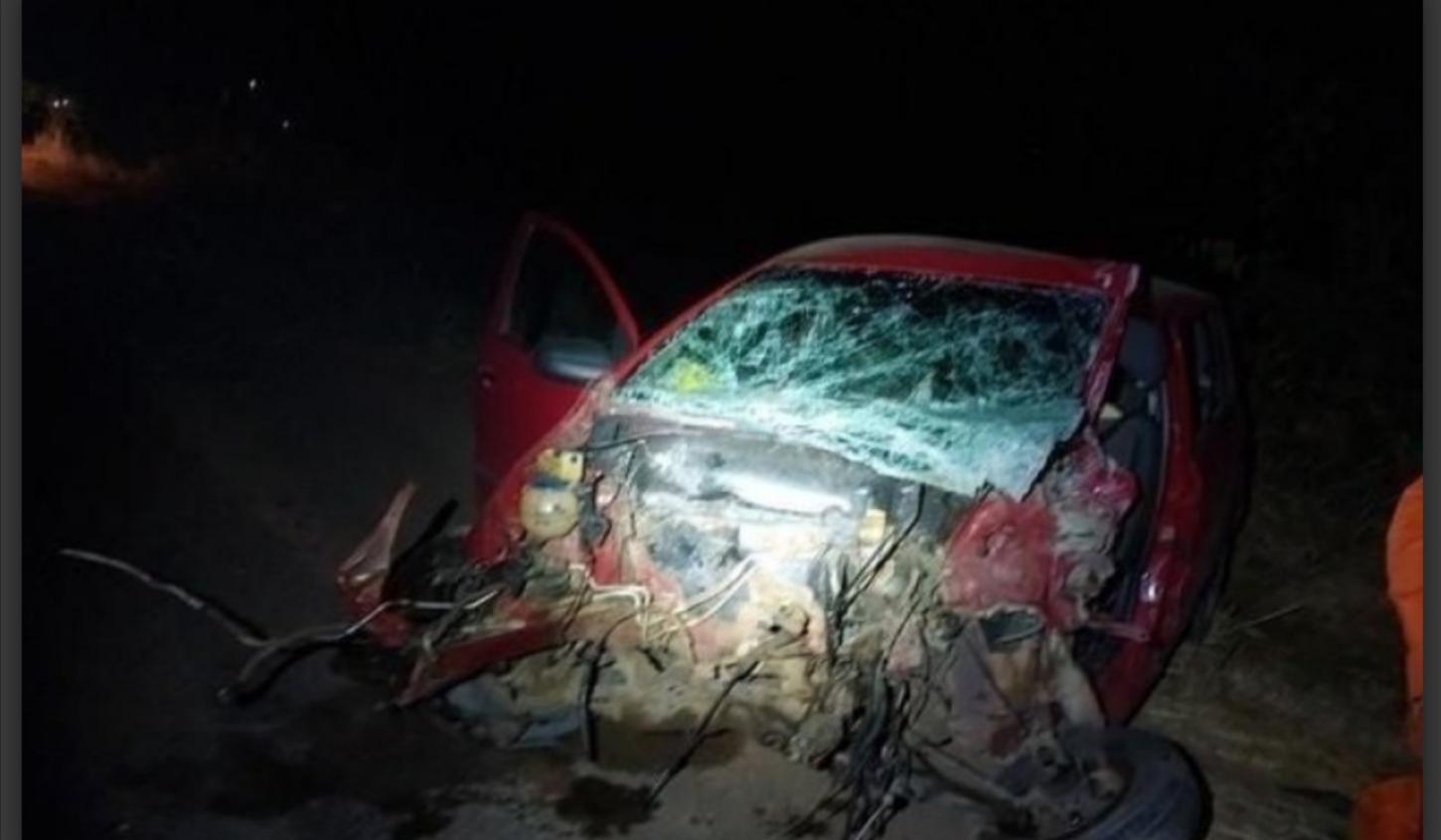 Homem morre em acidente entre caminhão leiteiro e carro