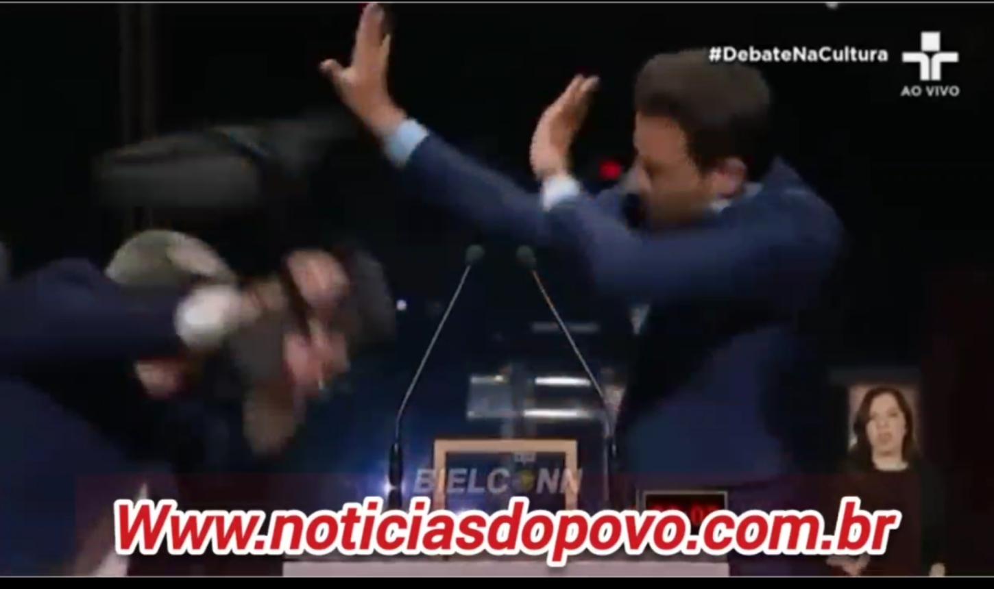 Vídeo Debate acaba em caldeirada