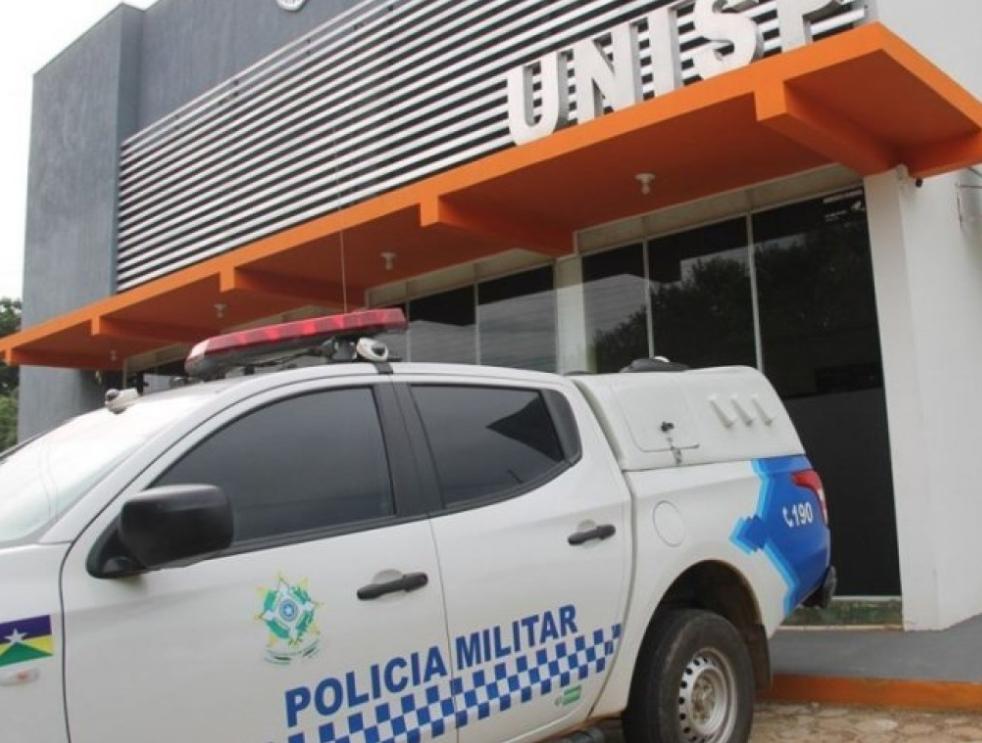 Filho tenta matar a mãe.