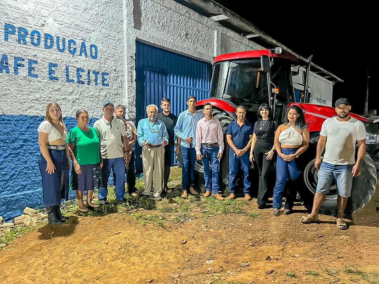 Deputado Cássio Gois destina trator para agricultores