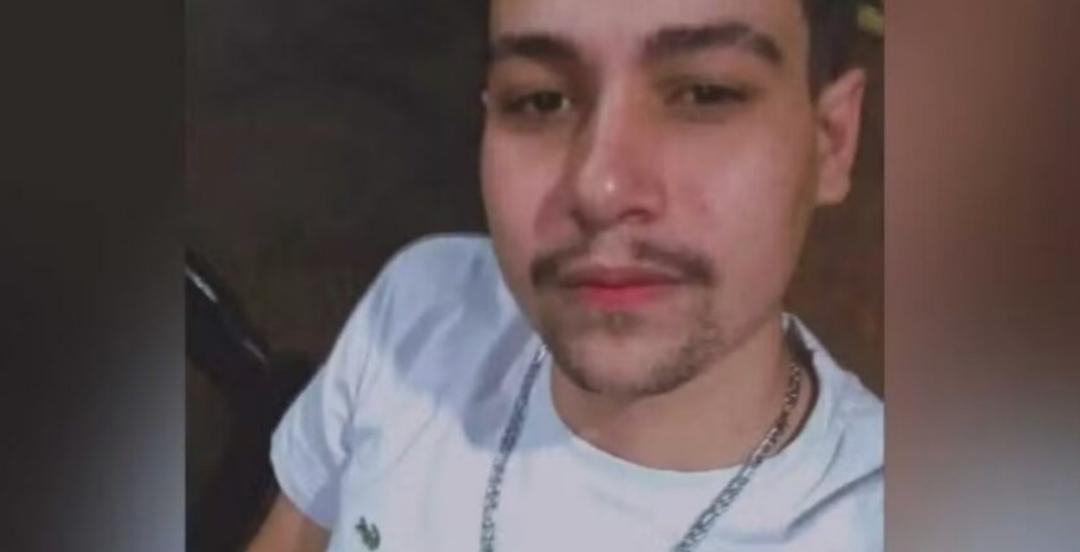 Jovem leva facada no pescoço!