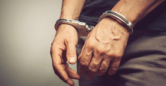 Irmão tenta esfaquear a sobrinha de 2 anos .