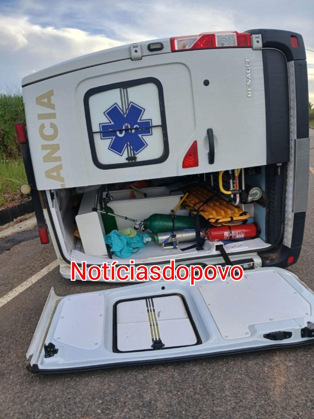 Menos de um mês 3 acidente com ambulância.