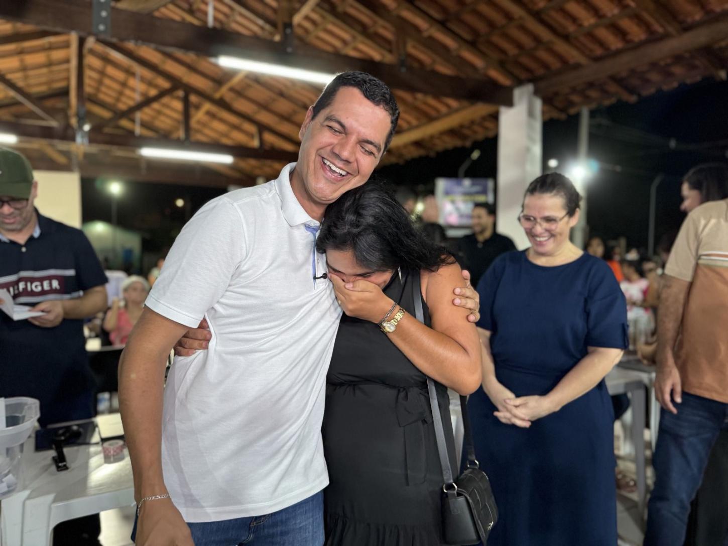 300 famílias receberam novas casas.