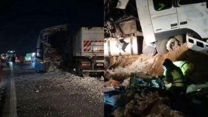 Acidente entre ônibus e carreta deixa 11 mortos.