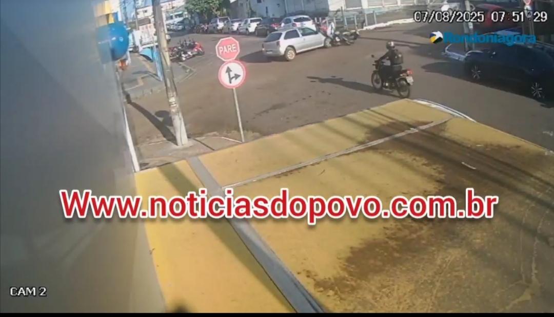 Vídeo:Condutor avança a preferencial e  parte para agressão.