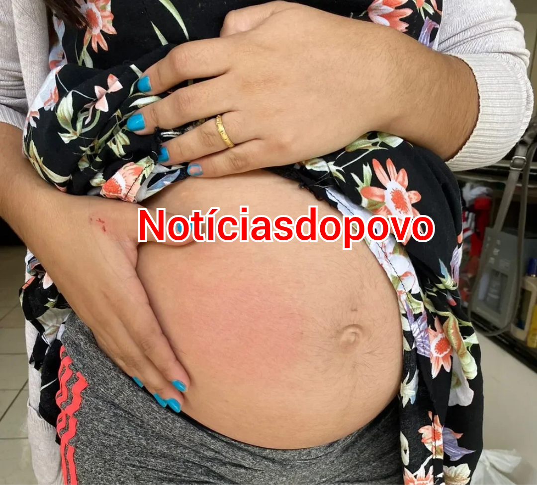Homem espanca esposa .