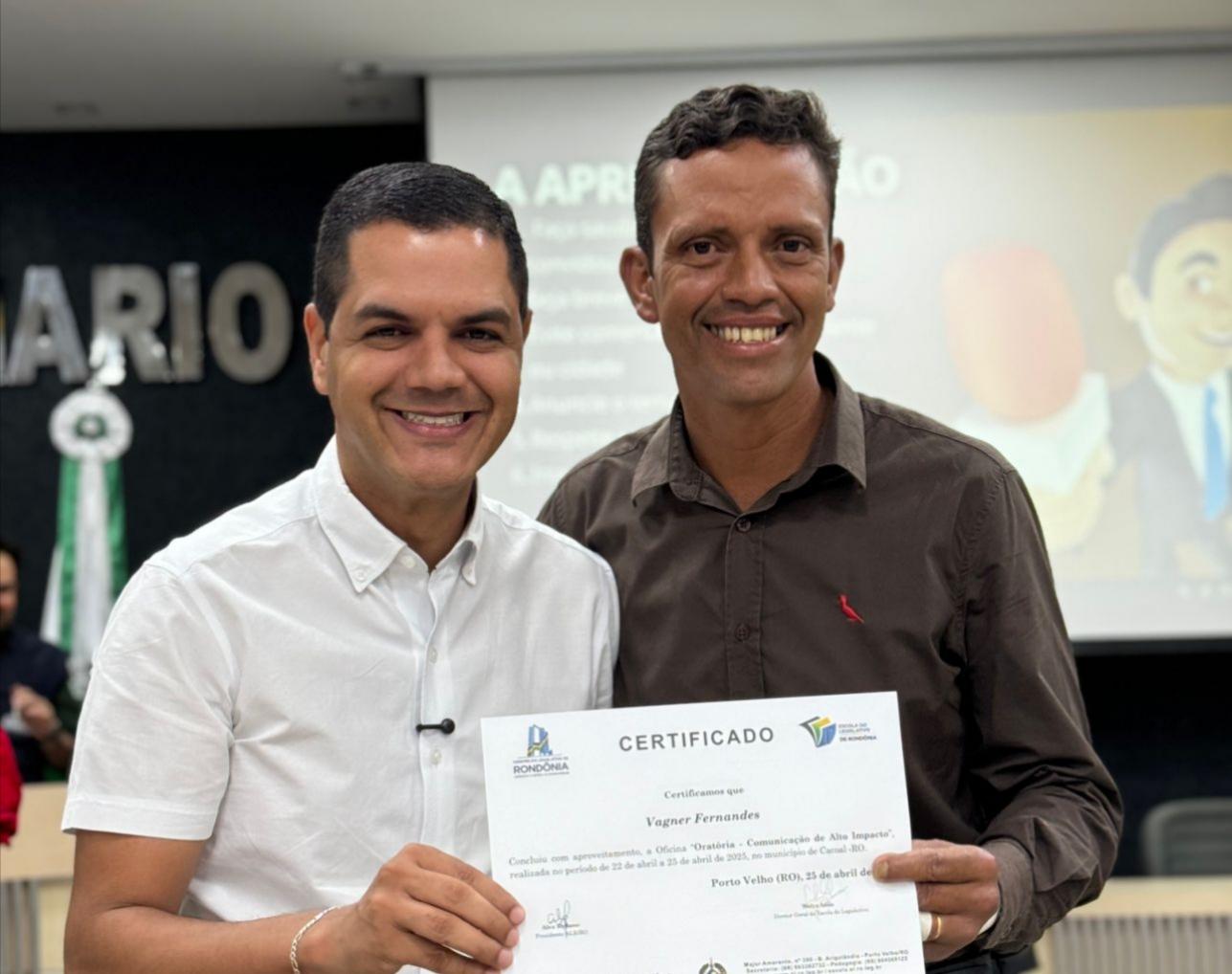 Curso gratuito de filmagem e edição.