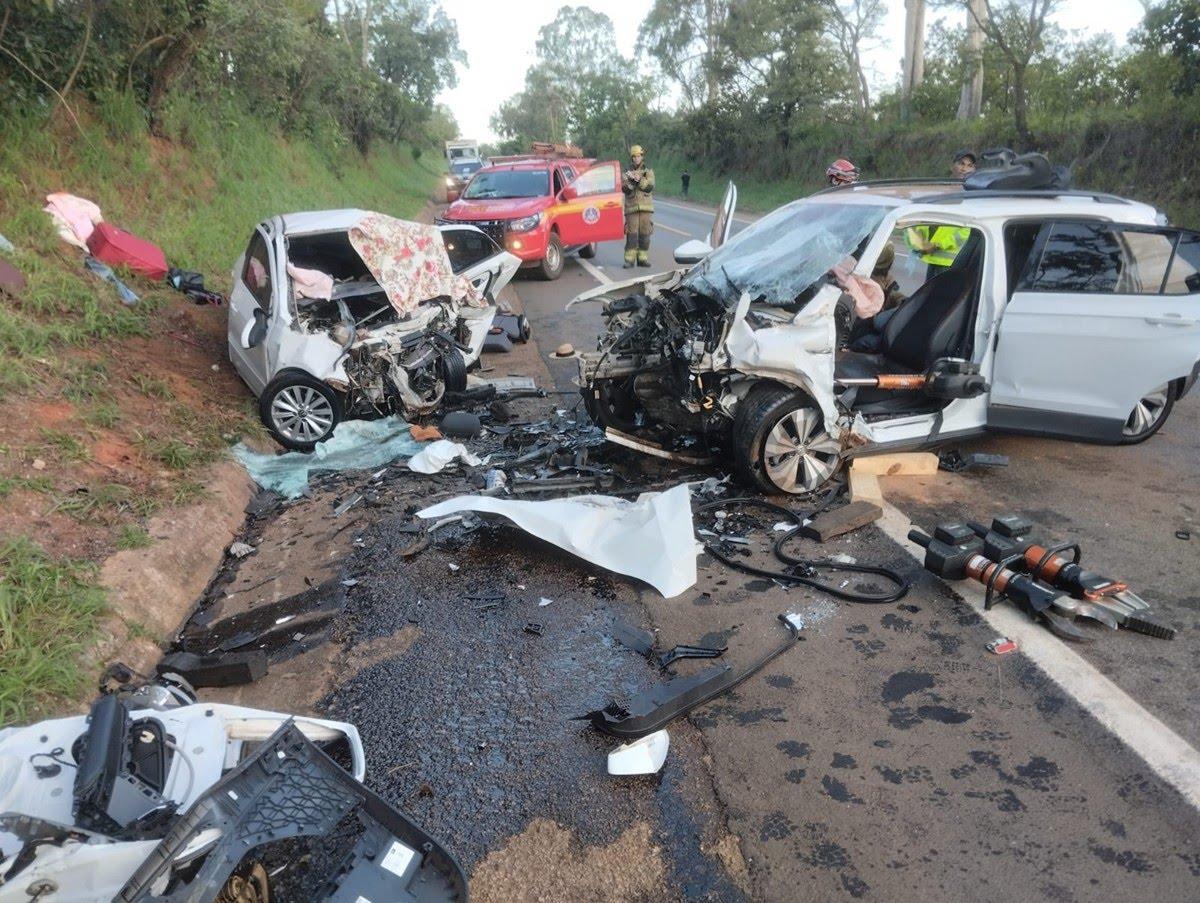 Colisão deixa cinco mortos