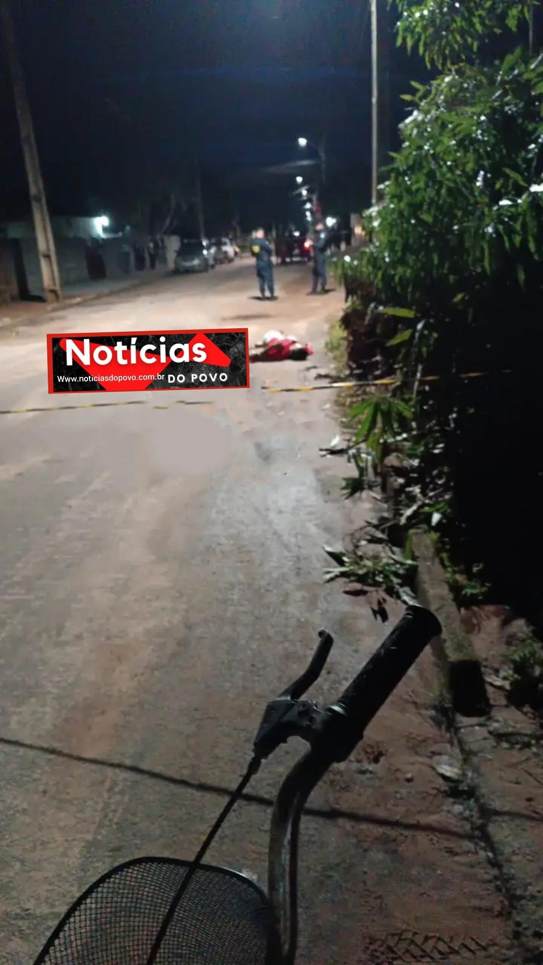 Jovem é morto a  tiros .
