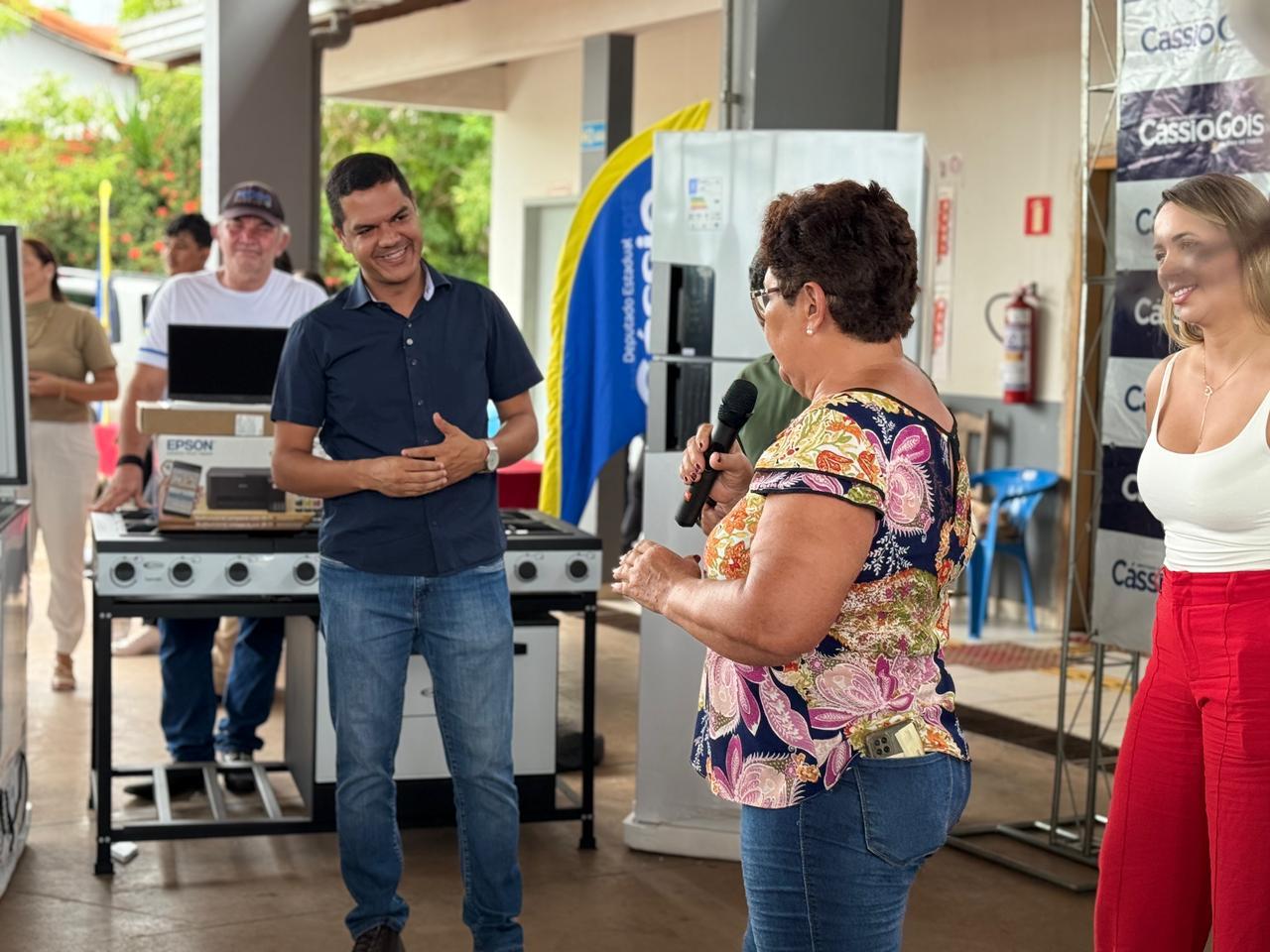 à ABIC recebe 60 mil reias em equipamentos.