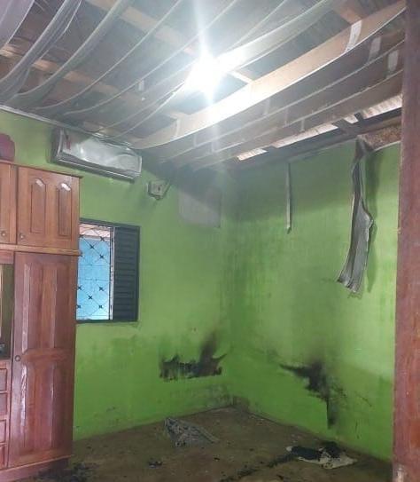 Briga conjugal termina em incêndio