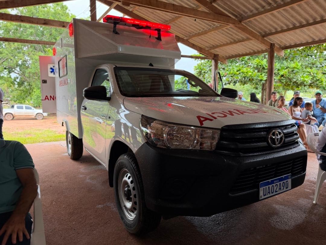 Comunidade celebra chegada de ambulância 0 km que salva vidas.