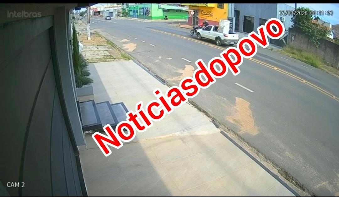 Após colidir em motocicleta homem tenta fugir.