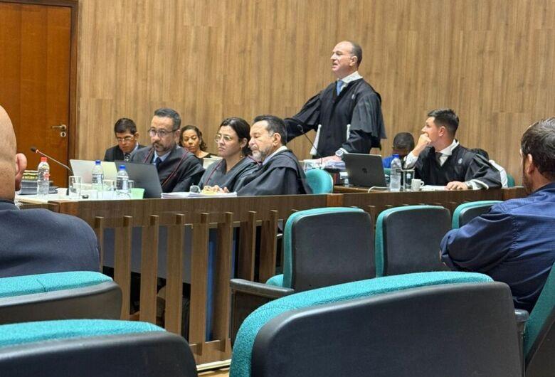 acusados de matarem mecânico são absolvidos.