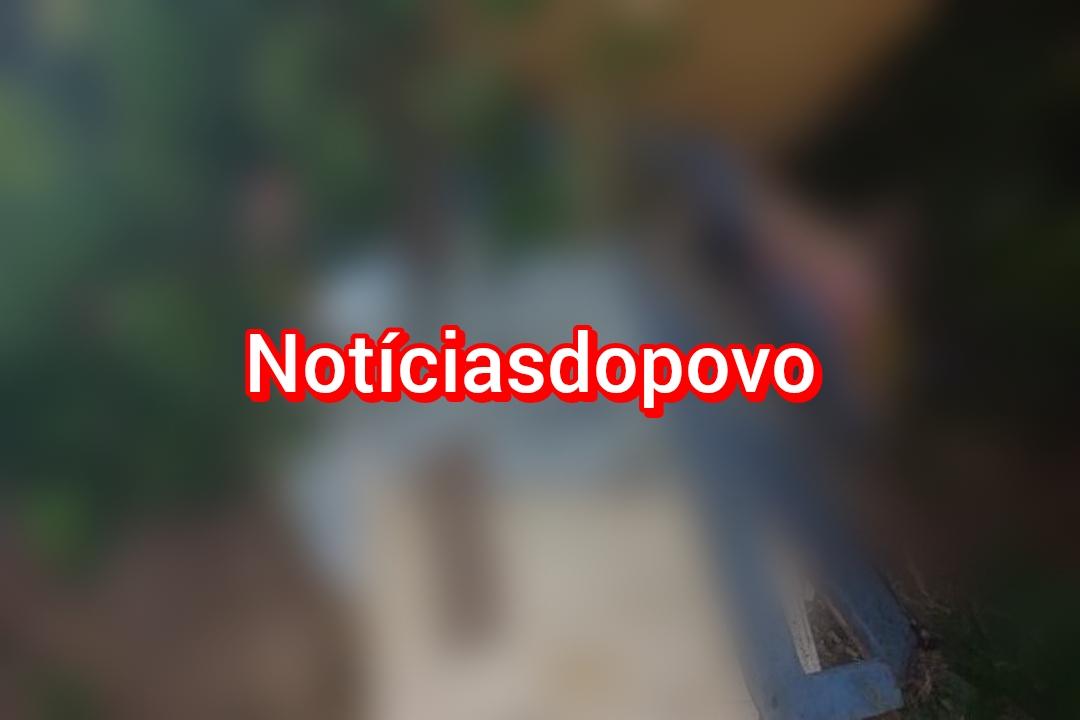 corpo é encontrado enterrado no quintal .