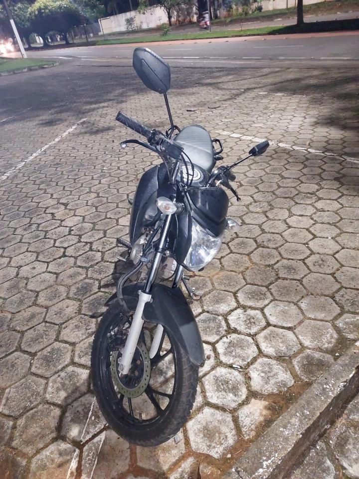 Moto furtada. 
