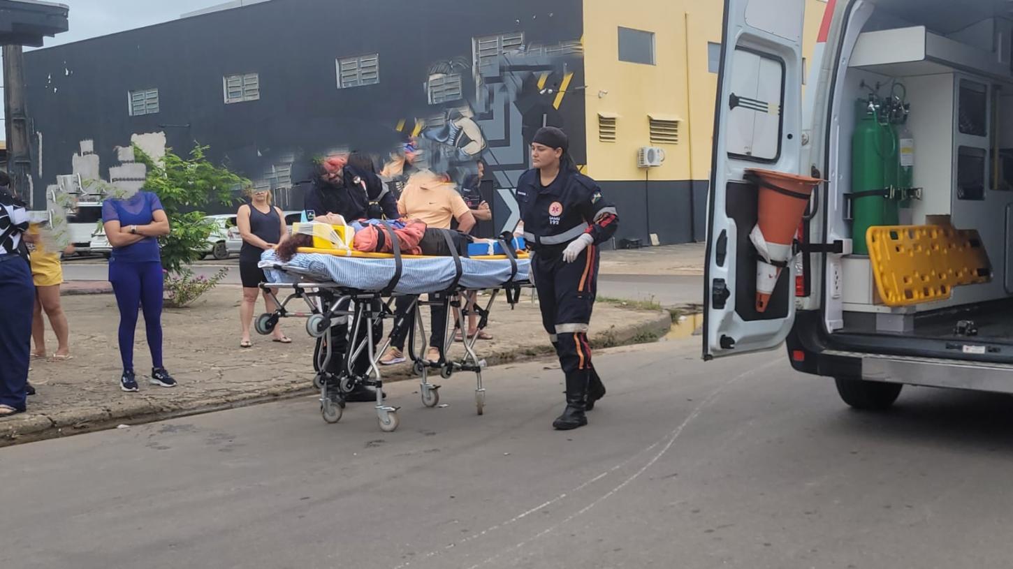 ACIDENTE DE TRÂNSITO DEIXA JOVEM FERIDA.