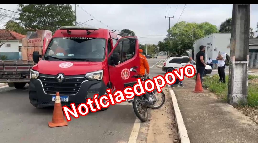 Colisão entre carro e moto