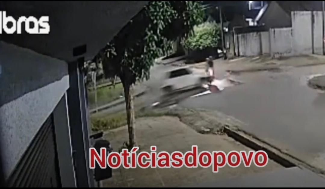 Vídeo:  Condutor atropela casal e não presta socorro. 