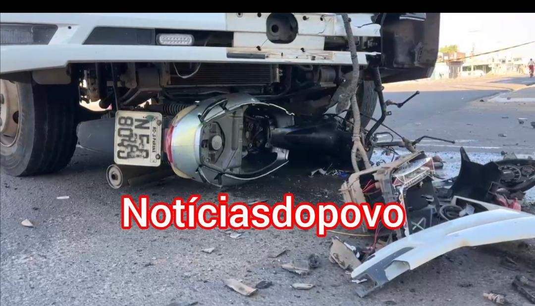  :Colisão entre moto e caminhão