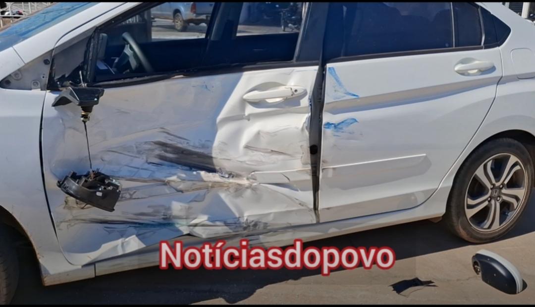  Vídeo:Ambulância da Semusa é atingida por carro.