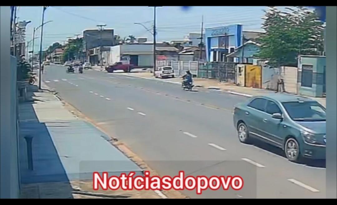 Vídeo: condutora fica ferida após acidente 