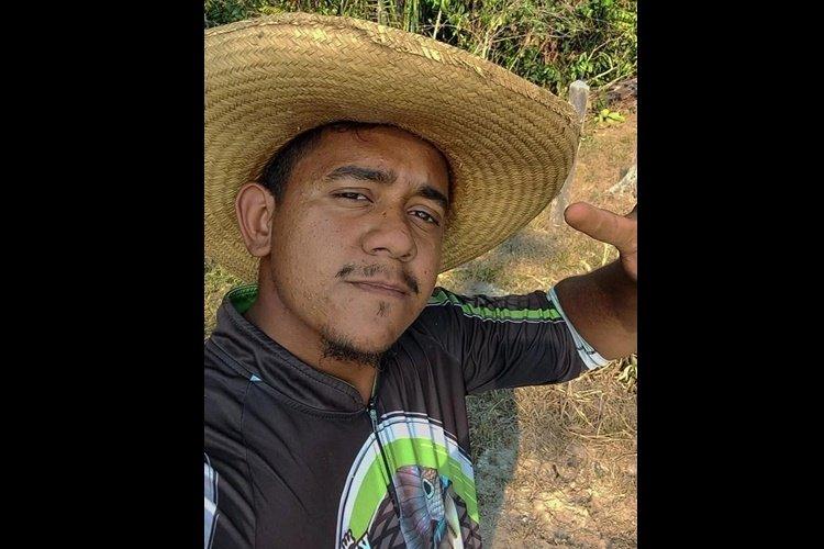Jovem é encontrado morto. 