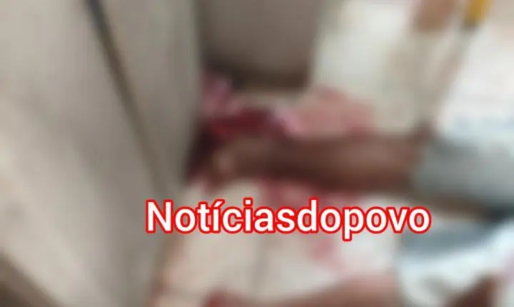Homem é encontrado morto em residência. 