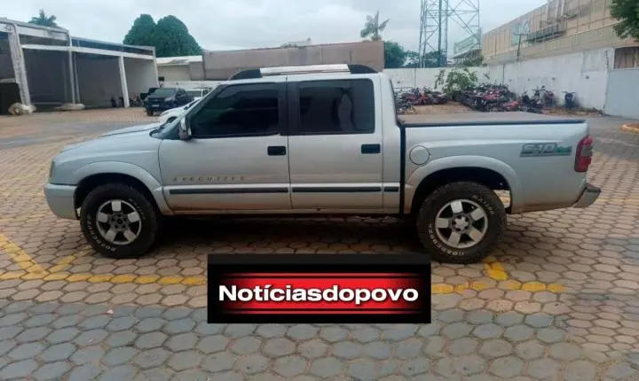 P M RECUPERA TRÊS VEÍCULOS FURTADOS 
