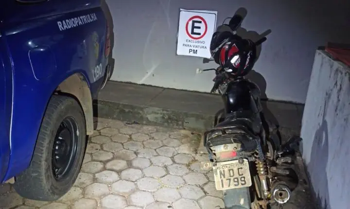 POLÍCIA MILITAR RECUPERA MOTOCICLETA FURTADA.