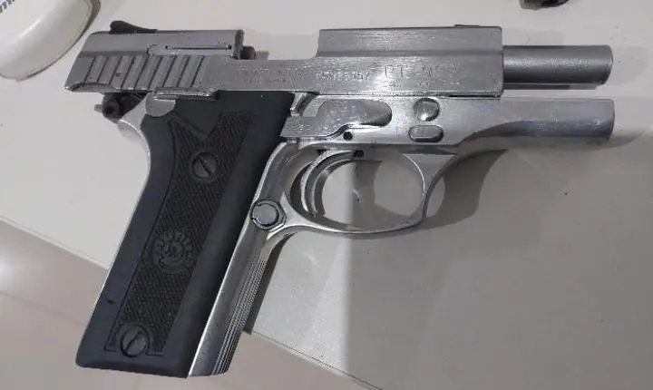 porte ilegal de arma.