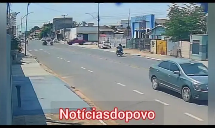 Vídeo: condutora fica ferida após acidente 