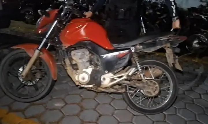  Vídeo: Motociclista aduterada!